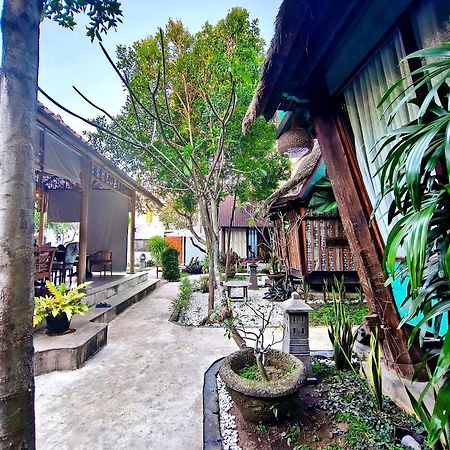 Panda Lumbung Bed & Breakfast ซานูร์ ภายนอก รูปภาพ