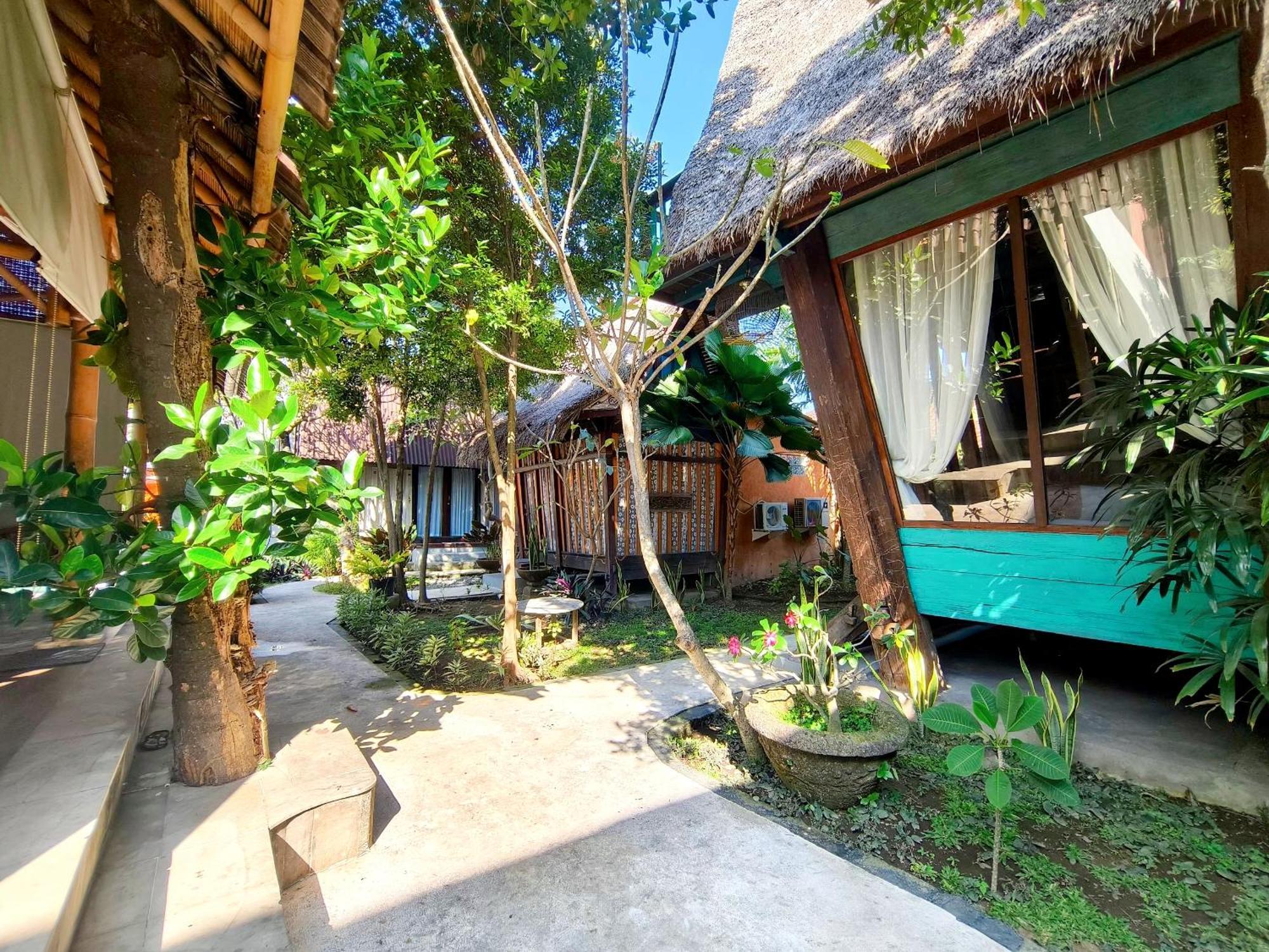 Panda Lumbung Bed & Breakfast ซานูร์ ภายนอก รูปภาพ