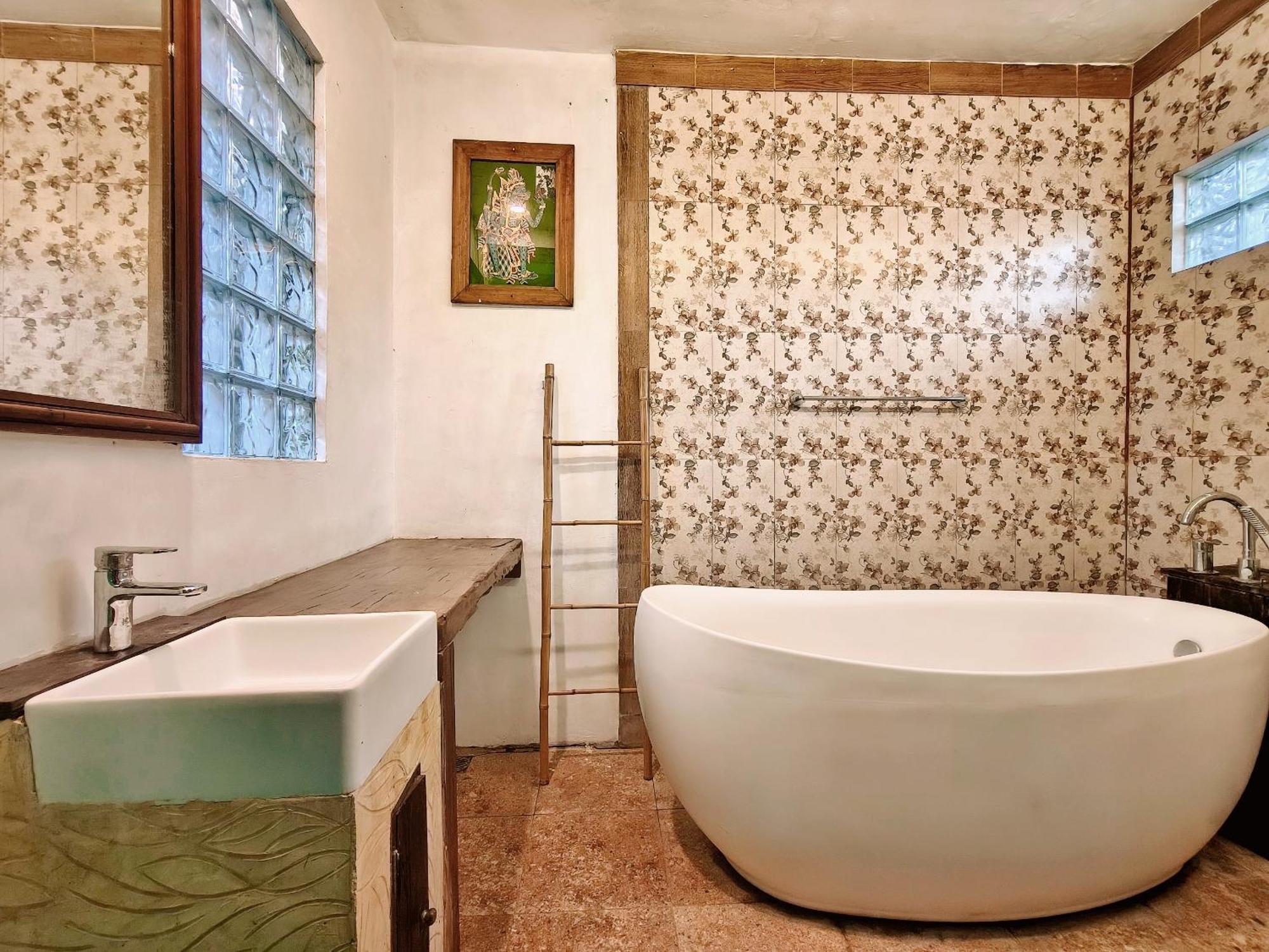 Panda Lumbung Bed & Breakfast ซานูร์ ภายนอก รูปภาพ
