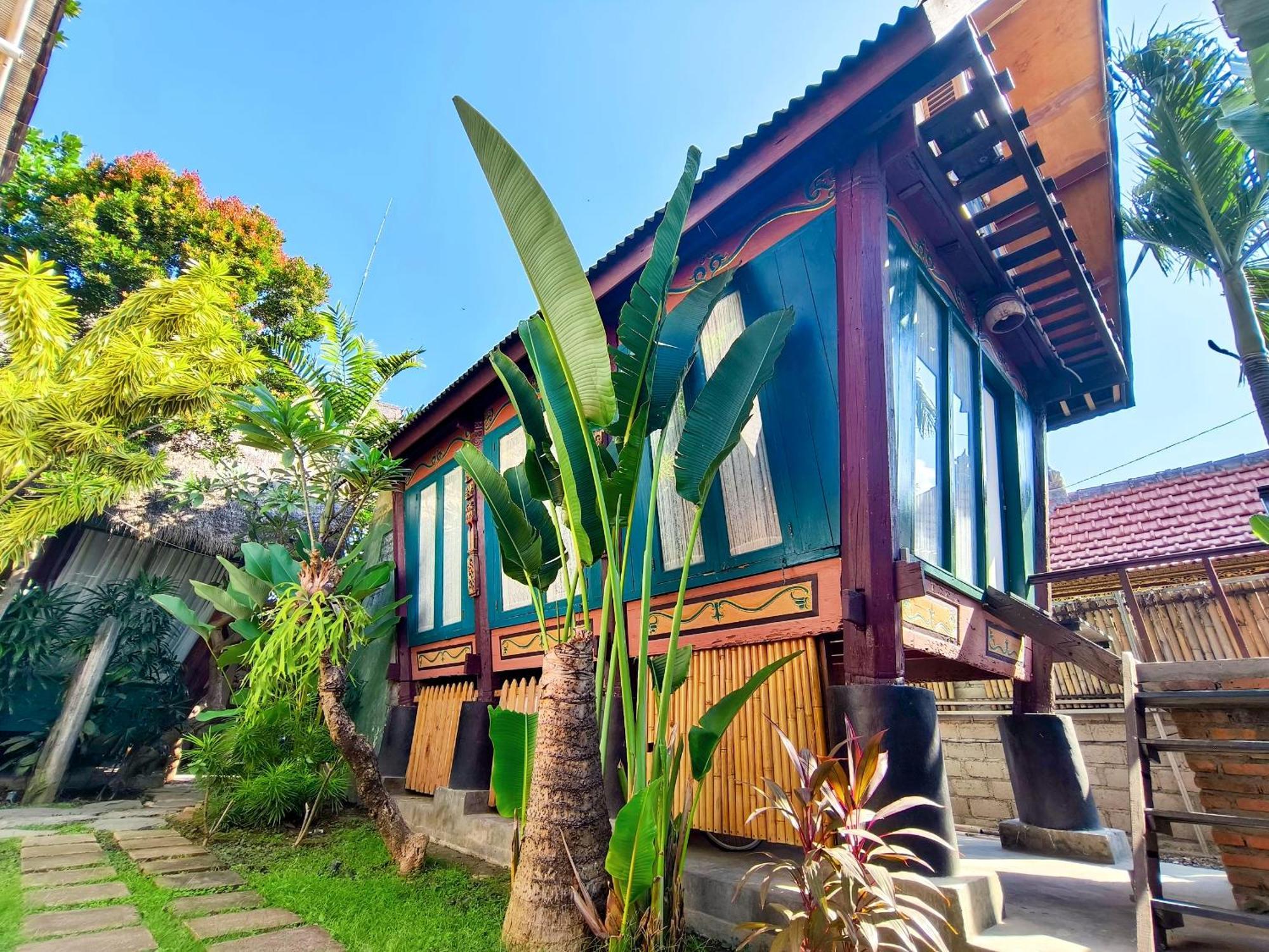 Panda Lumbung Bed & Breakfast ซานูร์ ภายนอก รูปภาพ
