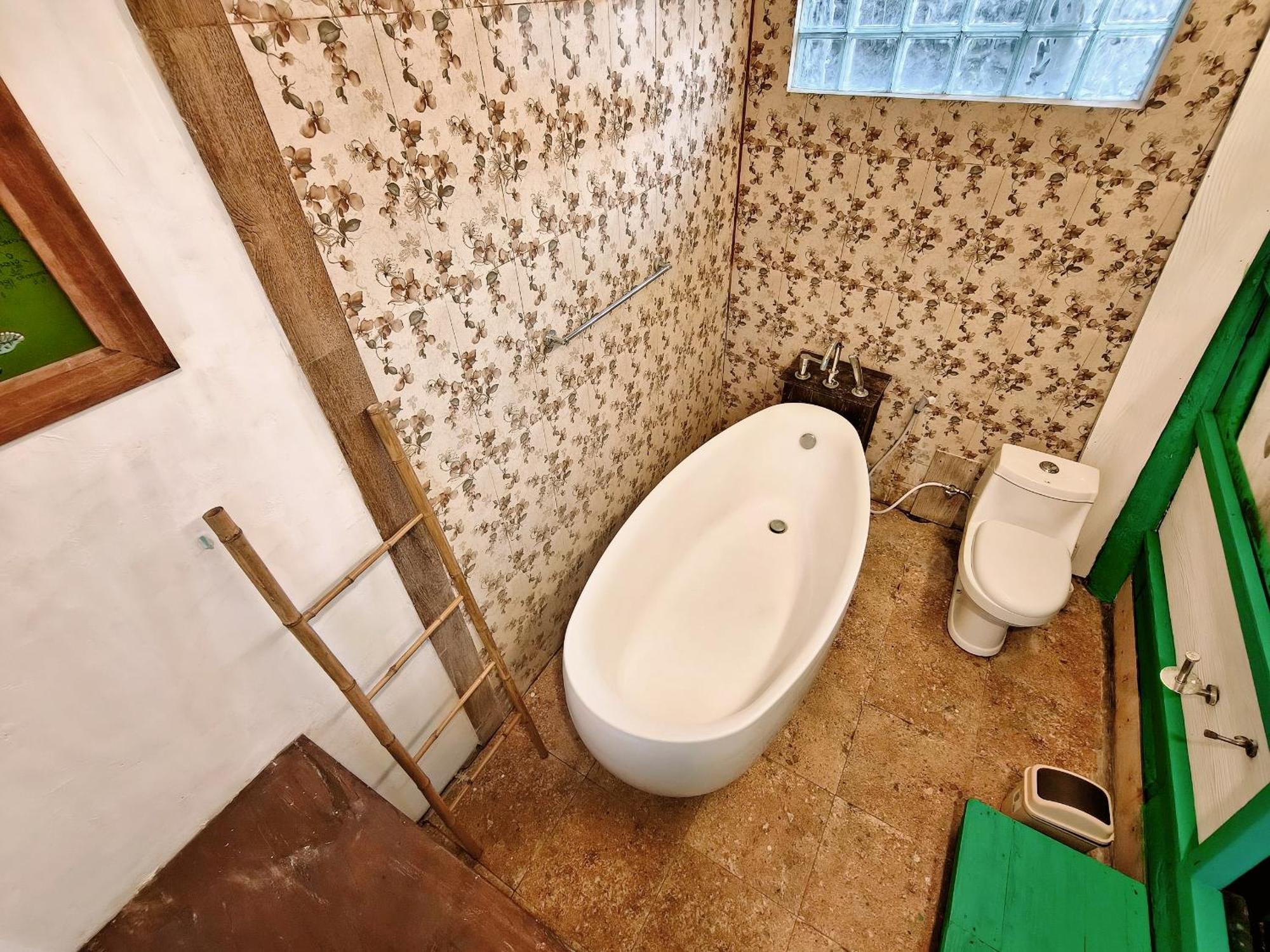 Panda Lumbung Bed & Breakfast ซานูร์ ภายนอก รูปภาพ