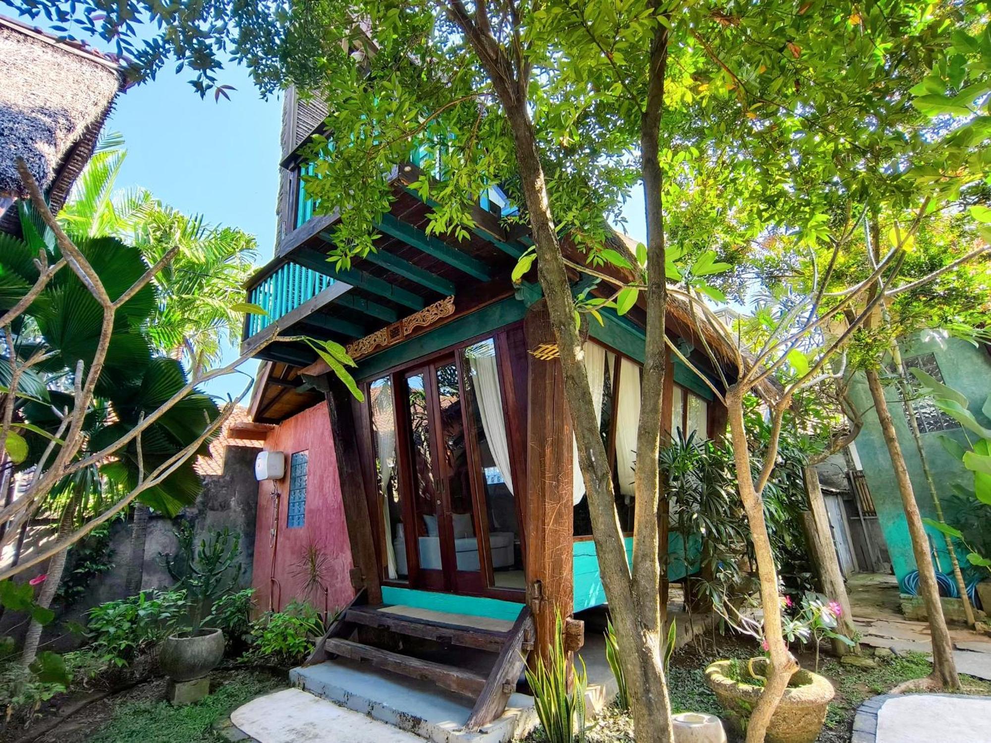 Panda Lumbung Bed & Breakfast ซานูร์ ภายนอก รูปภาพ